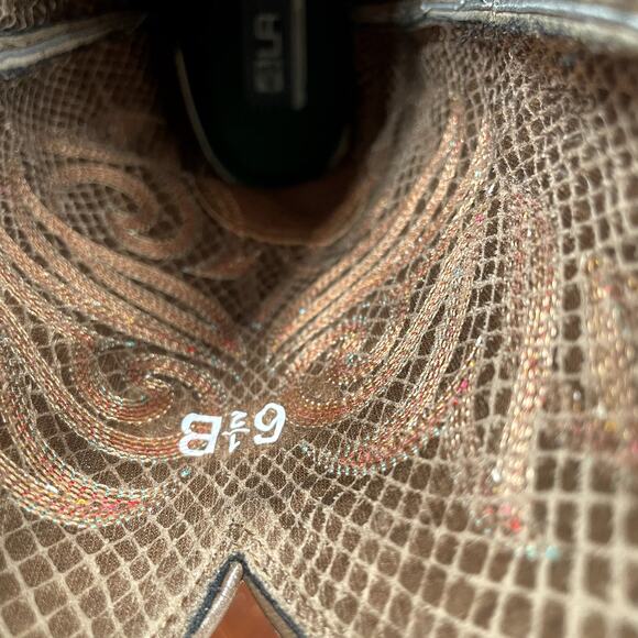 Ariat Distressed Embroidered Brown Leather Boots 6.5 B Heels Multicolored - Picture 12 of 12